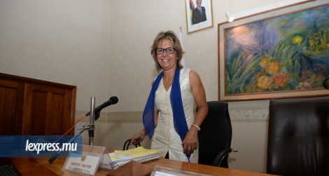 Quatre-Bornes a ouvert les hostilités, hier, mercredi 11 janvier, avec le vote de défiance contre l’adjointe au maire, la bleue Arline Koenig.