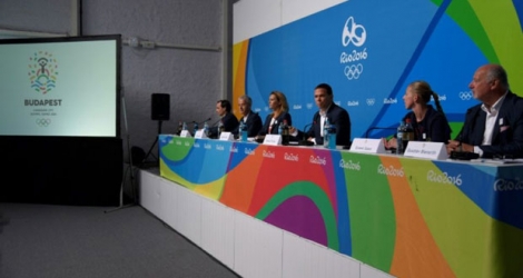 Le comité de candidature de Budapest pour les JO-2024 lors d'une conférence de presse à Rio, le 16 août 2016.