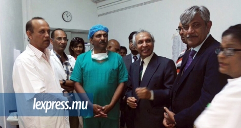 Le ministre de la Santé, Anwar Husnoo a effectué une visite des lieux à l’hôpital Moka, mercredi 25 janvier. 