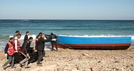 Avant les secours de ces derniers jours, les autorités italiennes ont enregistré l'arrivée de 4.480 personnes en janvier, tandis que plus de 220 sont morts ou disparus en mer durant la même période, selon l'ONU.