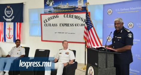 Mario Nobin, le commissaire de police, lors de la cérémonie de clôture du Cutlass Express, exercice visant à lutter contre les activités illégales en mer, le 8 février au Chaland.