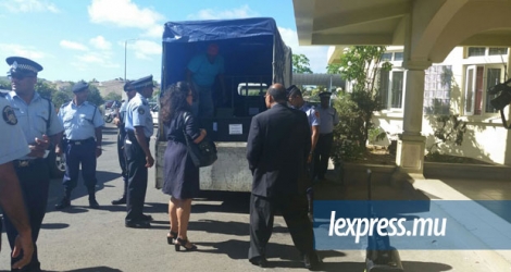 Les boîtes contenant les bulletins de vote sont arrivées à Rodrigues, le vendredi 10 février.
