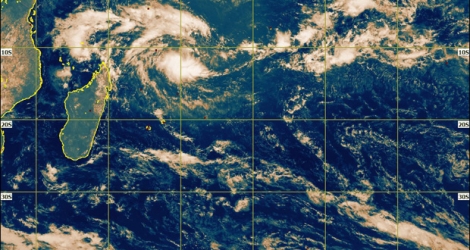  La perturbation tropicale se déplace à une vitesse de 31 km/h dans une direction de l’ouest.