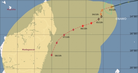  La dépression tropicale a montré des signes d’intensification durant la nuit et s’est transformée en tempête tropicale.