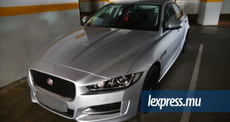 La Jaguar se trouvait toujours sur le parking de la Maeva Tower, le dimanche 5 mars.