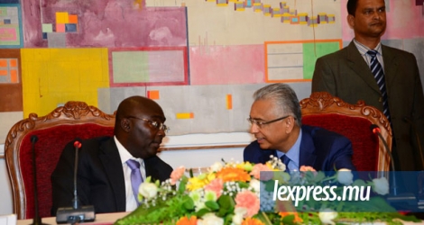 Le Premier ministre a rencontré le vice-président du Ghana, Mahamudu Bawumia au bâtiment du Trésor, samedi 11 mars.