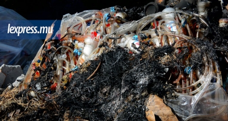 Une dizaine de sacs remplis de déchets médicaux avaient été retrouvés dans une végétation à Calodyne.