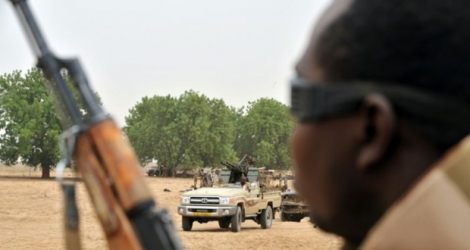 Des soldats tchadiens en patrouille le 8 mai 2009 au sud d'Abéché.
