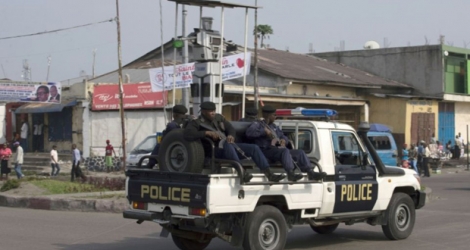 Une patrouille de police, le 16 février 2016 à Kinshasa .