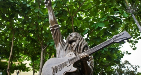 Une statue de Bob Marley à l'entrée de son musée à Kingston, en Jamaïque. Photo d'archives prise le 30 juin 2012.