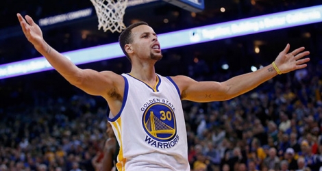 Curry a marqué 42 points et a retrouvé toute son efficacité à trois points avec 9 tirs primés réussis sur 14 tentés.
