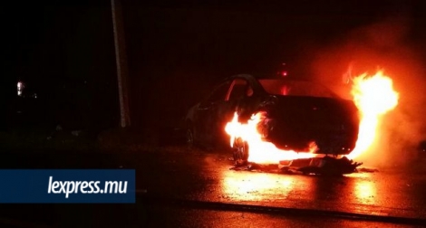 C’est aux alentours de 22 h 45 que la voiture a pris feu à Bagatelle, dimanche 2 avril.