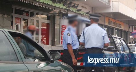 Photo d’illustration. Un policier a été arrêté par une patrouille pour avoir volé le porte-monnaie d’un retraité.