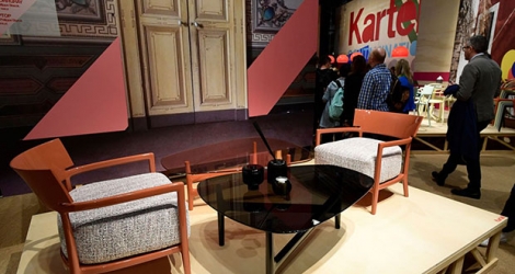 Des créations du designer Philippe Starck, sur le stand Kartell au salon du meuble de Milan, le 4 avril 2017.