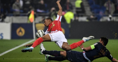 Le PSG de Thiago Silva opposé à l'AS Monaco de Kylian Mbappe, ici en finale de la Coupe de la Ligue au Parc OL, le 1er avril 2017.