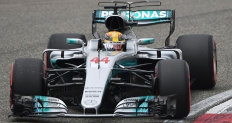 Le Britannique Lewis Hamilton (Mercedes) lors des essais qualificatifs pour le GP de Chine sur le circuit de Shanghai, le 8 avril 2017 .