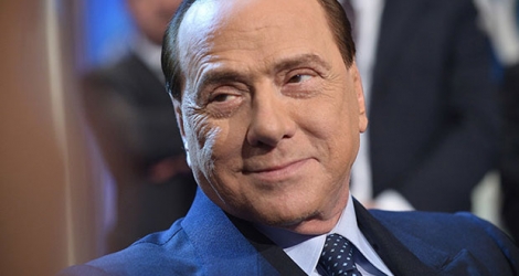 Silvio Berlusconi cède les rênes du club lombard.