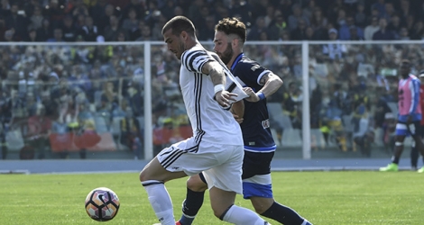 La Juventus a fait un pas supplémentaire vers un sixième titre d'affilée en battant Pescara samedi.