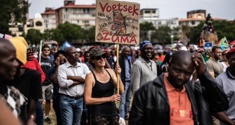 Une marche pacifique a été organisée à Pretoria, le 12 avril, pour réclamer le départ de Jacob Zuma. La situation politique sud-africaine a influé sur la notation de Standard & Poors.
