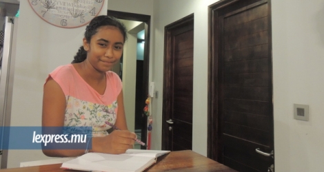 Meiya, 13 ans et habitante de Tamarin, est la plus jeune gagnante dans sa catégorie.