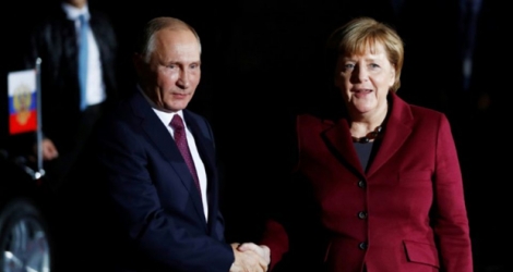 La Chancelière allemande Angela Merkel et le président russe Vladimir Poutine, le 19 octobre 2016 à Berlin.
