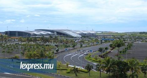 Les limiers de l’ADSU ont procédé à l’arrestation de la Mauricienne à l’aéroport SSR, lundi 1er mai.