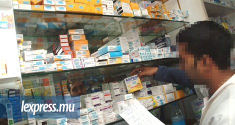 Les frais d’enregistrement des médicaments décourageraient les importateurs de faire venir ceux qui sont les moins en demande.