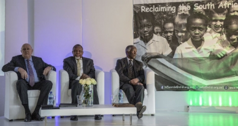 Les trois anciens présidents d'Afrique du Sud Frederik de Klerk, Thabo Mbeki et Kgalema Motlanthe.