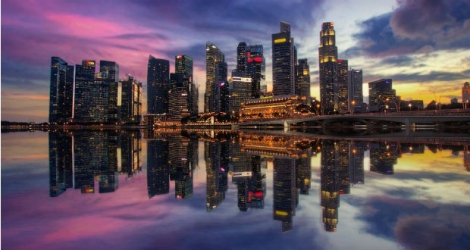 En raison de l’étroitesse de son marché intérieur, Singapour fonde son activité économique sur l’ouverture vers l’extérieur.