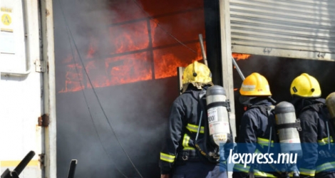 (Photo d’illustration) Les pompiers ont été sollicités pour venir à bout d’un incendie qui a éclaté dans une maison à Pailles, lundi 8 mai.