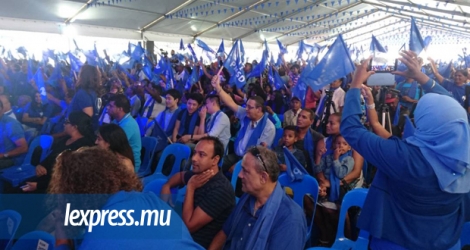  Les Bleus réunis à Ebène ce dimanche 14 mai pour fêter les 62 ans du parti et les 30 ans de carrière politique de leur leader, Xavier Duval.