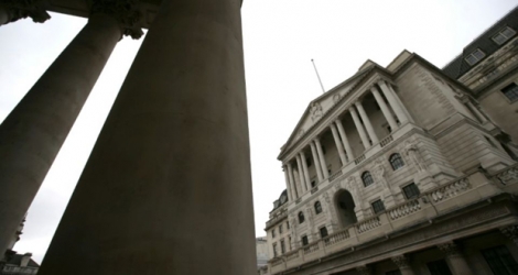 La Banque d'Angleterre qui prévoit une inflation proche des 3% d'ici la fin de l'année, maintient pour l'instant une politique monétaire très accomodante .
