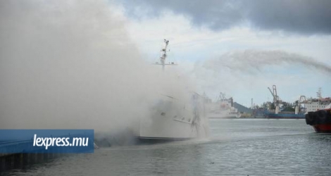 Un incendie s’est déclaré à bord du «Gryphon» le 19 avril au Caudan, provoquant la mort d’un travailleur.