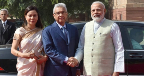 Pravind Jugnauth et son épouse Kobita ont rencontré le Premier ministre indien Narendra Modi, samedi 27 mai.