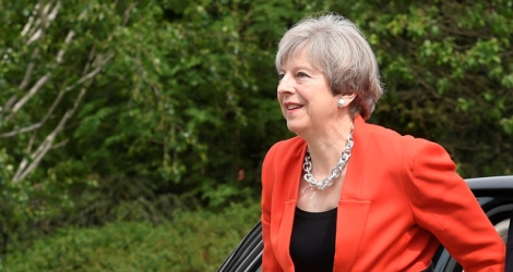 La Première ministre britannique Theresa May a défié dimanche dans une interview les appels à sa démission.