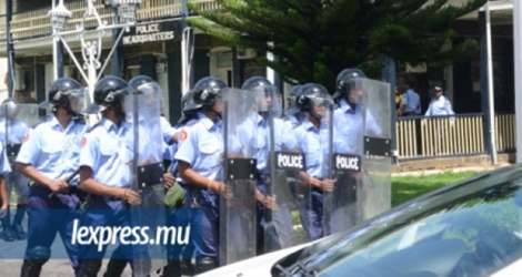 (Photo d'illustration) Les policiers ont été mandés sur les lieux pour calmer les esprits échauffés.