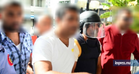 C’est sous une forte escorte policière que Vishal Shibchurn s’est rendu en cour, ce vendredi 23 juin.