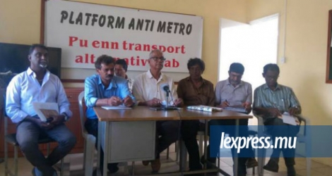 La plateforme anti-Metro Express, composée des membres de l’ACIM et de la FPU, face à la presse ce vendredi 23 juin.
