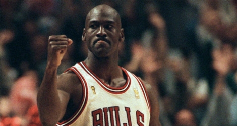 Il y a deux semaines, une paire de baskets portées par Jordan lors de la finale de ces mêmes JO-1984, avait été adjugée 190.372 dollars. 
