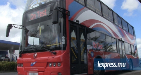 L’autobus à étage été lancé par RHT en septembre 2016 et assure le trajet Rose-Hill–Port-Louis uniquement.