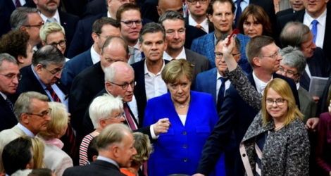 La chancelière allemande Angela Merkel et les députés s'apprêtent à voter après un débat sur le mariage homosexuel, le 30 juin 2017 à Berlin.