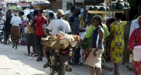 Le marché de Tokpa à Cotonou au Bénin, le 1er juillet 2015 Photo ALAIN JOCARD. 