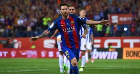 L'attaquant vedette du Barça Lionel Messi exulte après avoir inscrit un but face au Deportivo Alaves en Coupe du Roi à Vicente Calderon, le 27 mai 2017.