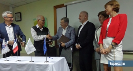 Signature d’accord entre les différents partenaires, mardi 11 juillet, à Port-Mathurin.