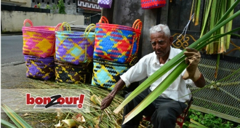 Harilall Buleeram, 78 ans, a passé toute sa vie à travailler le vacoas et le raphia.