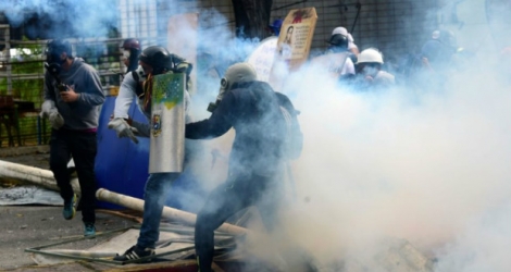 Heurts entre opposants au président vénézuélien Nicolas Maduro et les forces de police