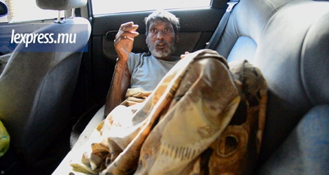 Bhansi Jolaparsad a le regard hagard. Son visage et ses bras sont rongés par la maladie…