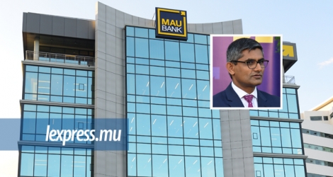 (En médaillon) Sridhar Nagarajan, CEO de la MauBank Ltd. Le nombre de succursales de la banque est passé de 37 à 23.