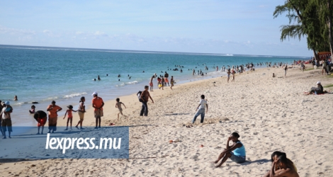 Flic-en-Flac est une des plages les plus fréquentées et cela a un impact sur son environnement.