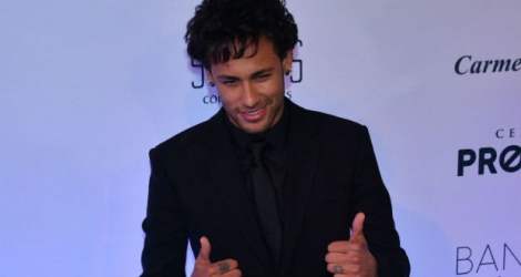 La star brésilienne Neymar, lors d'une opération de charité pour sa fondation.